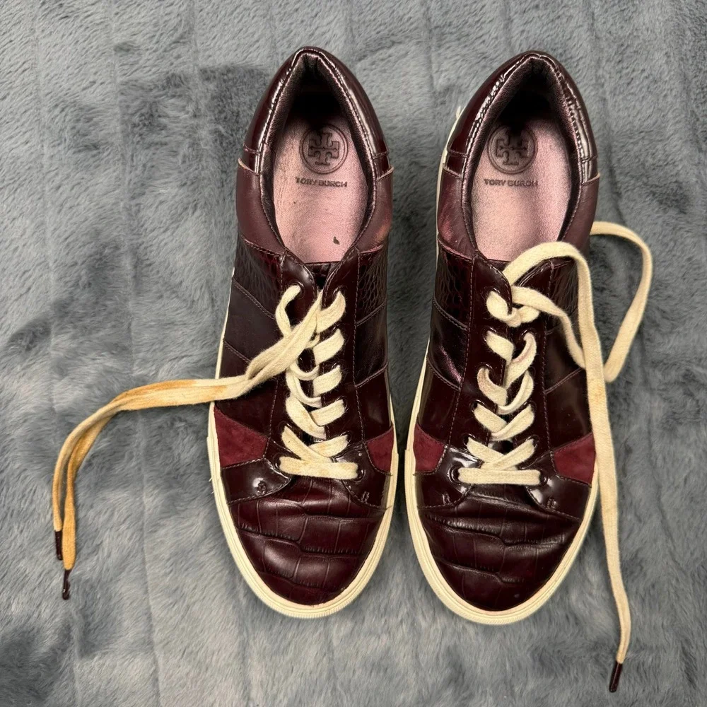 Tory Burch Low Top Sneaker Womens 9M Burgundy Mixed Media Croc Embossed 8913